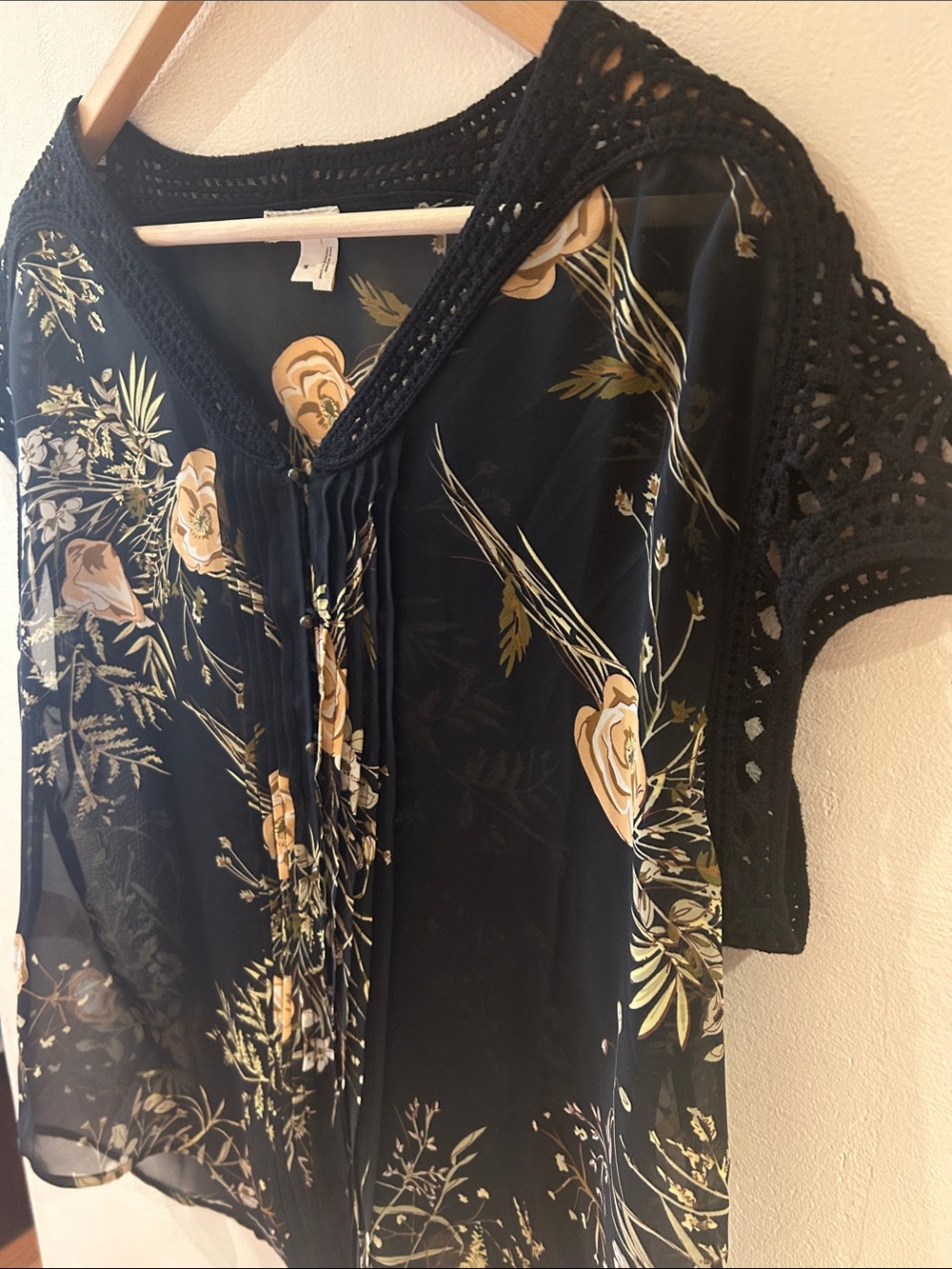 Anthropologie Meadow Rue Black Floral Crochet-Sleeve V-Neck Blouse